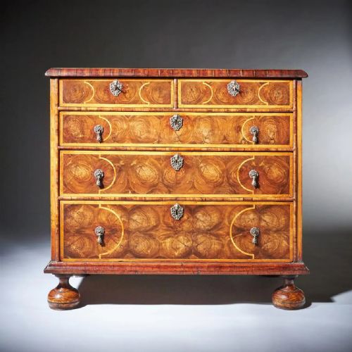 A FINE WILLIAM AND MARY OLIVE OYSTER AND LABURNUM CHEST CIRCA 16801700 - ADDITIONAL PHOTO 3