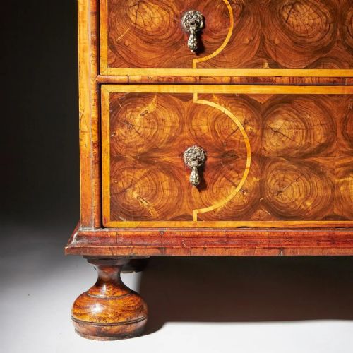 A FINE WILLIAM AND MARY OLIVE OYSTER AND LABURNUM CHEST CIRCA 16801700 - ADDITIONAL PHOTO 9