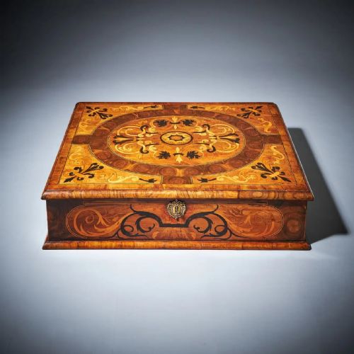 17th century william and mary olive oyster arabesque marquetry lace box c1690 - CATEGORY: ANTIQUE BOXES - DATED 17TH CENTURY