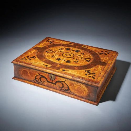 17TH CENTURY WILLIAM AND MARY OLIVE OYSTER ARABESQUE MARQUETRY LACE BOX C1690 - ADDITIONAL PHOTO 1