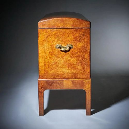 THE MOUNTBATTEN EARLY 18TH CENTURY GEORGE I BURL WALNUT CHAMBER CHEST - ADDITIONAL PHOTO 1
