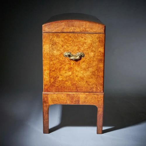 THE MOUNTBATTEN EARLY 18TH CENTURY GEORGE I BURL WALNUT CHAMBER CHEST - ADDITIONAL PHOTO 3