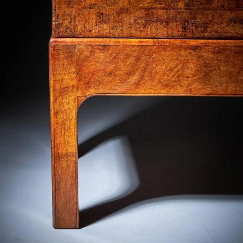 THE MOUNTBATTEN EARLY 18TH CENTURY GEORGE I BURL WALNUT CHAMBER CHEST - ADDITIONAL PHOTO 8