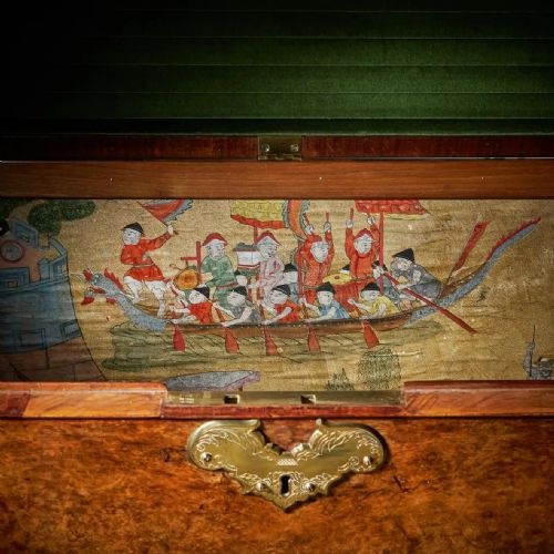 THE MOUNTBATTEN EARLY 18TH CENTURY GEORGE I BURL WALNUT CHAMBER CHEST - ADDITIONAL PHOTO 10