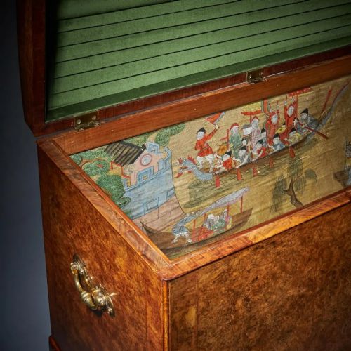 THE MOUNTBATTEN EARLY 18TH CENTURY GEORGE I BURL WALNUT CHAMBER CHEST - ADDITIONAL PHOTO 11