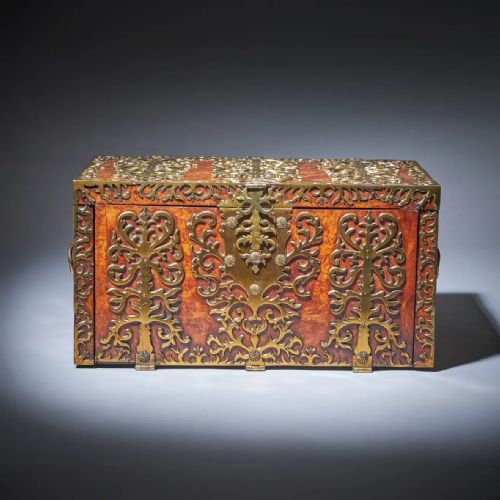 important 17th century charles ii burr walnut coffre fort strong box circa 1675 - CATEGORY: ANTIQUE CHESTS - DATED 17TH CENTURY