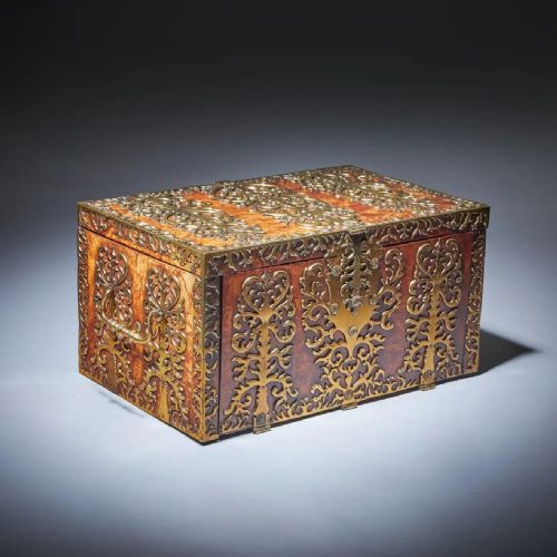 IMPORTANT 17TH CENTURY CHARLES II BURR WALNUT COFFRE FORT STRONG BOX CIRCA 1675 - ADDITIONAL PHOTO 3