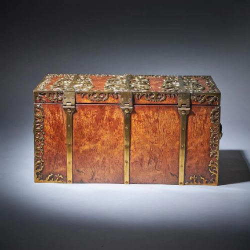 IMPORTANT 17TH CENTURY CHARLES II BURR WALNUT COFFRE FORT STRONG BOX CIRCA 1675 - ADDITIONAL PHOTO 5