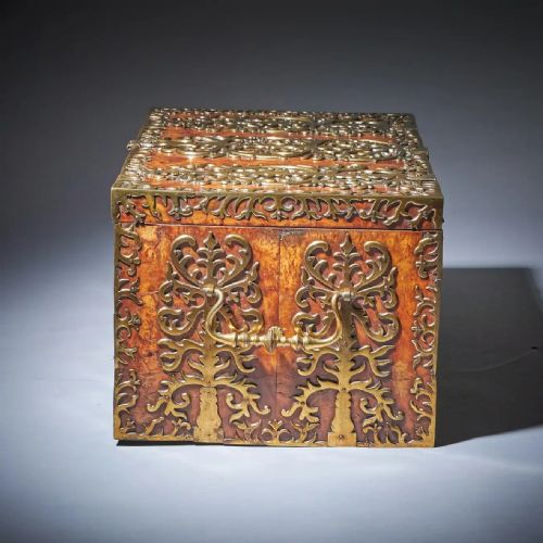 IMPORTANT 17TH CENTURY CHARLES II BURR WALNUT COFFRE FORT STRONG BOX CIRCA 1675 - ADDITIONAL PHOTO 6