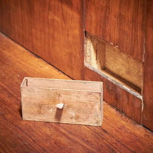 IMPORTANT 17TH CENTURY CHARLES II BURR WALNUT COFFRE FORT STRONG BOX CIRCA 1675 - ADDITIONAL PHOTO 12