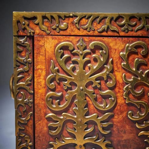 IMPORTANT 17TH CENTURY CHARLES II BURR WALNUT COFFRE FORT STRONG BOX CIRCA 1675 - ADDITIONAL PHOTO 15