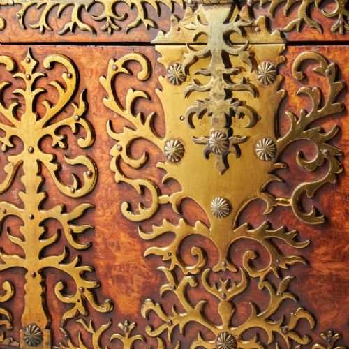 IMPORTANT 17TH CENTURY CHARLES II BURR WALNUT COFFRE FORT STRONG BOX CIRCA 1675 - ADDITIONAL PHOTO 16