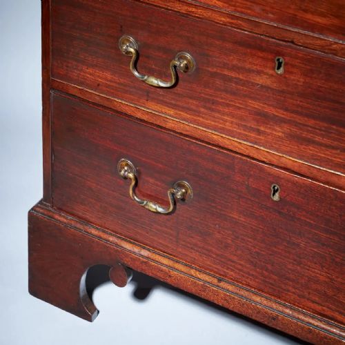 THE 18TH CENTURY GEORGE III MAHOGANY BACHELORS CHEST BY PHILIP BELL LONDON - ADDITIONAL PHOTO 5