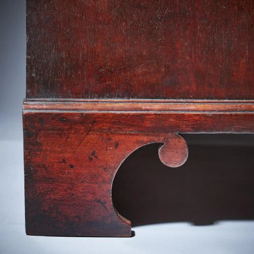 THE 18TH CENTURY GEORGE III MAHOGANY BACHELORS CHEST BY PHILIP BELL LONDON - ADDITIONAL PHOTO 6