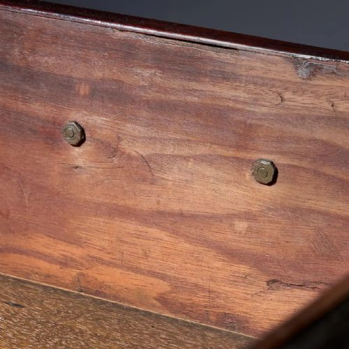 THE 18TH CENTURY GEORGE III MAHOGANY BACHELORS CHEST BY PHILIP BELL LONDON - ADDITIONAL PHOTO 9