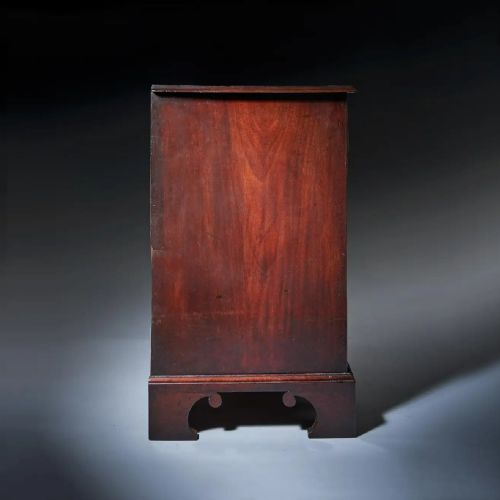 THE 18TH CENTURY GEORGE III MAHOGANY BACHELORS CHEST BY PHILIP BELL LONDON - ADDITIONAL PHOTO 12