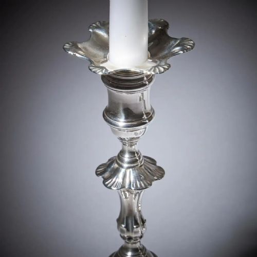 A PAIR OF 18TH CENTURY GEORGE II SILVER CANDLESTICKS BY JOHN CAFE LONDON 1751 - ADDITIONAL PHOTO 3