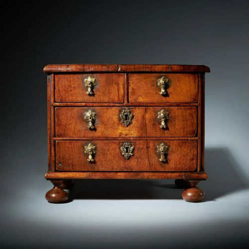 RARE 17TH CENTURY MINIATURE WILLIAM AND MARY WALNUT TABLE TOP CHEST C1690 - ADDITIONAL PHOTO 1