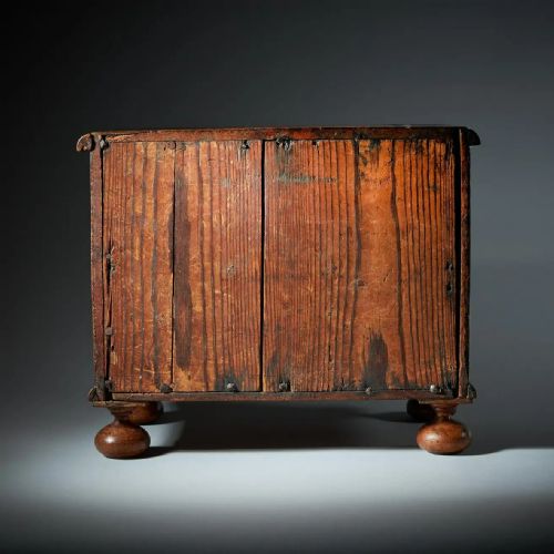 RARE 17TH CENTURY MINIATURE WILLIAM AND MARY WALNUT TABLE TOP CHEST C1690 - ADDITIONAL PHOTO 3