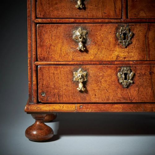 RARE 17TH CENTURY MINIATURE WILLIAM AND MARY WALNUT TABLE TOP CHEST C1690 - ADDITIONAL PHOTO 8