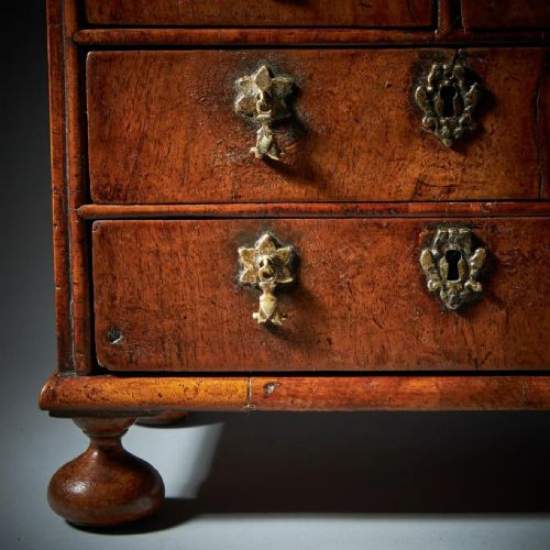 RARE 17TH CENTURY MINIATURE WILLIAM AND MARY WALNUT TABLE TOP CHEST C1690 - ADDITIONAL PHOTO 10