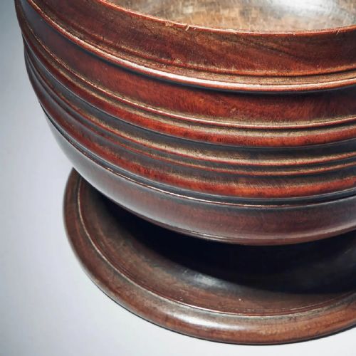 A FINE AND RARE 17TH CENTURY CHARLES II LIGNUM VITAE WASSAIL BOWL MUSEUM GRADE - ADDITIONAL PHOTO 7