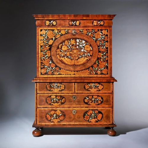 17th century william and mary olive oyster marquetry escritoire circa 1680 - CATEGORY: ANTIQUE BUREAU - DATED 17TH CENTURY