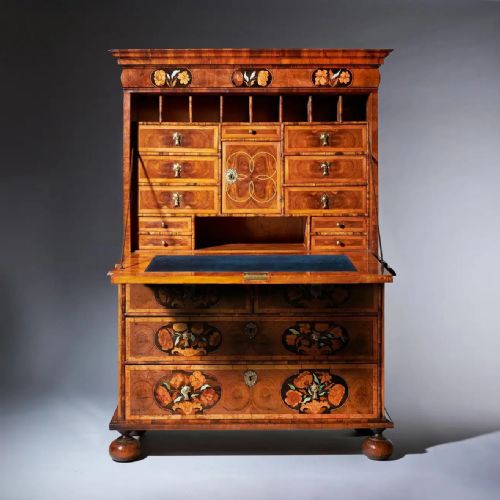 17TH CENTURY WILLIAM AND MARY OLIVE OYSTER MARQUETRY ESCRITOIRE CIRCA 1680 - ADDITIONAL PHOTO 1