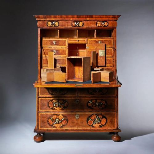17TH CENTURY WILLIAM AND MARY OLIVE OYSTER MARQUETRY ESCRITOIRE CIRCA 1680 - ADDITIONAL PHOTO 5