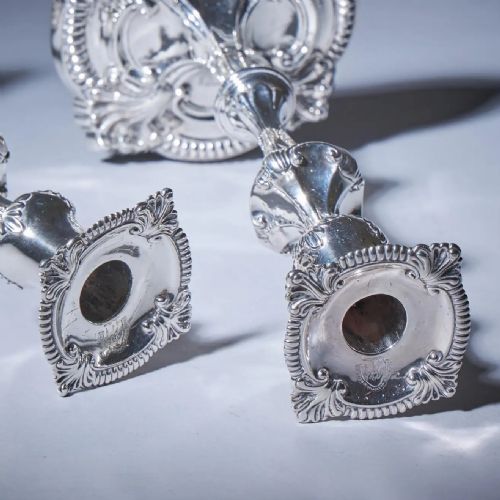 PAIR OF 18TH CENTURY GEORGE III SILVER CANDLESTICKS BY DAVID BELL LONDON 1762 - ADDITIONAL PHOTO 3
