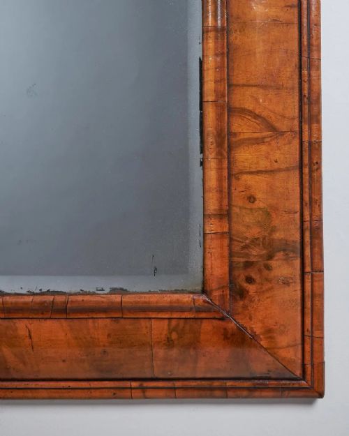 LARGE WILLIAM AND MARY 17TH CENTURY FIGURED WALNUT CUSHION MIRROR C 1690 - ADDITIONAL PHOTO 1