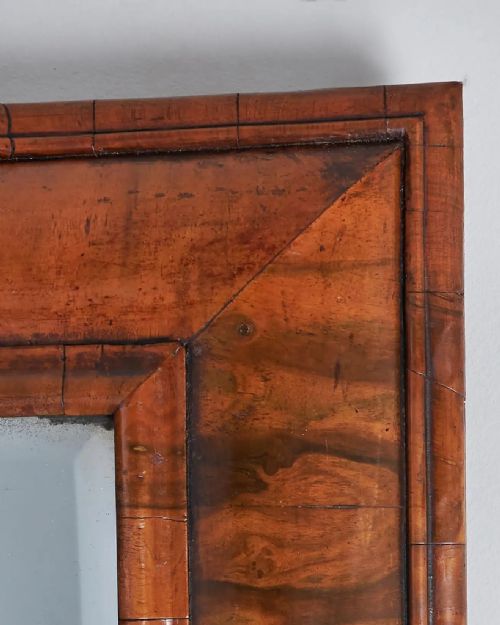 LARGE WILLIAM AND MARY 17TH CENTURY FIGURED WALNUT CUSHION MIRROR C 1690 - ADDITIONAL PHOTO 6