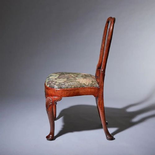 18TH CENTURY GEORGE I CARVED WALNUT CHAIR COVERED IN PERIOD NEEDLEWORK - ADDITIONAL PHOTO 3