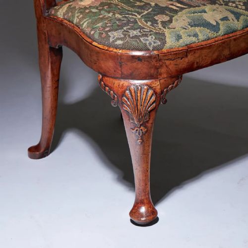 18TH CENTURY GEORGE I CARVED WALNUT CHAIR COVERED IN PERIOD NEEDLEWORK - ADDITIONAL PHOTO 6