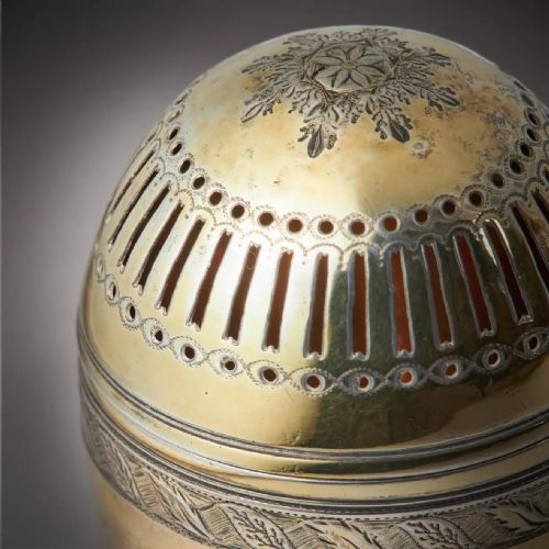 GEORGE III SILVERGILT PEPPER POT WITH THE ROYAL CYPHER OF QUEEN CHARLOTTE 1798 - ADDITIONAL PHOTO 10