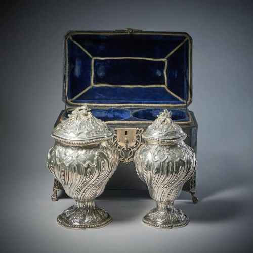 A RARE SILVER MOUNTED GEORGE II SHAGREEN TEA CADDY WITH SILVER ROCCO CANISTORS - ADDITIONAL PHOTO 5