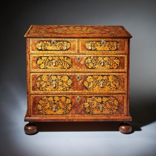 fine 17th century william and mary burr marquetry chest of drawers - CATEGORY: ANTIQUE CHEST OF DRAWERS - DATED 17TH CENTURY