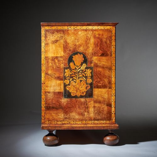 FINE 17TH CENTURY WILLIAM AND MARY BURR MARQUETRY CHEST OF DRAWERS - ADDITIONAL PHOTO 4