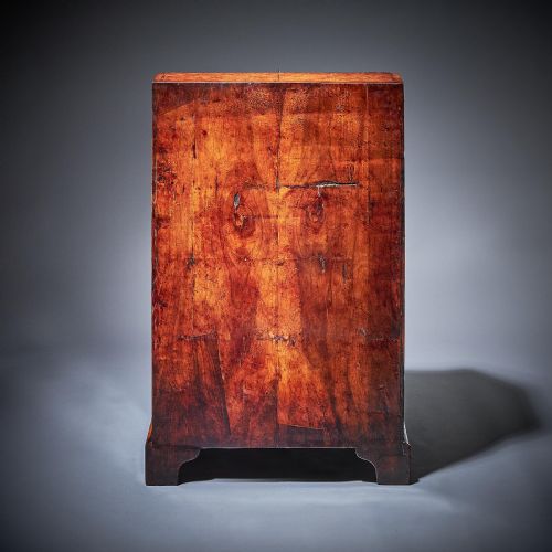 IMPORTANT EARLY GEORGE II BURR WALNUT DIMINUTIVE BUREAU BACHELORS C1730 - ADDITIONAL PHOTO 9