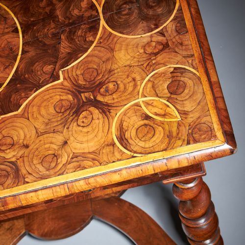 A FINE AND RARE 17TH CENTURY WILLIAM AND MARY OLIVE OYSTER TABLE CIRCA 16801700 ENGLANDA FINE AND RARE 17TH CENTURY WILLIAM AND MARY OLIVE OYSTER TABLE CIRCA 16801700 ENGLAND - ADDITIONAL PHOTO 5