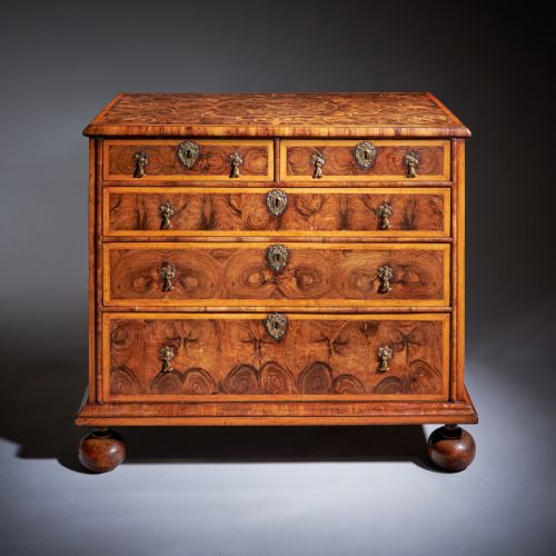 the william and mary late 17th century olive oyster chest circa 1690 - CATEGORY: ANTIQUE CHEST OF DRAWERS - DATED 17TH CENTURY