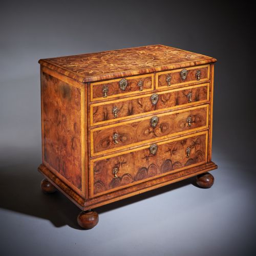 THE WILLIAM AND MARY LATE 17TH CENTURY OLIVE OYSTER CHEST CIRCA 1690 - ADDITIONAL PHOTO 1