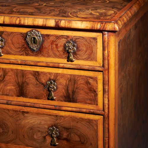 THE WILLIAM AND MARY LATE 17TH CENTURY OLIVE OYSTER CHEST CIRCA 1690 - ADDITIONAL PHOTO 5