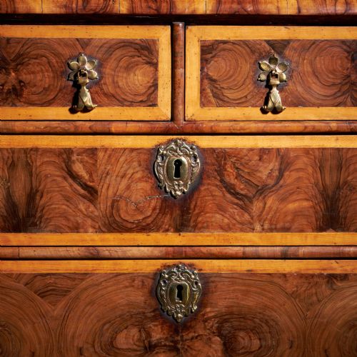 THE WILLIAM AND MARY LATE 17TH CENTURY OLIVE OYSTER CHEST CIRCA 1690 - ADDITIONAL PHOTO 6