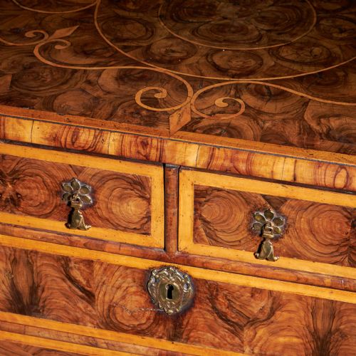 THE WILLIAM AND MARY LATE 17TH CENTURY OLIVE OYSTER CHEST CIRCA 1690 - ADDITIONAL PHOTO 7
