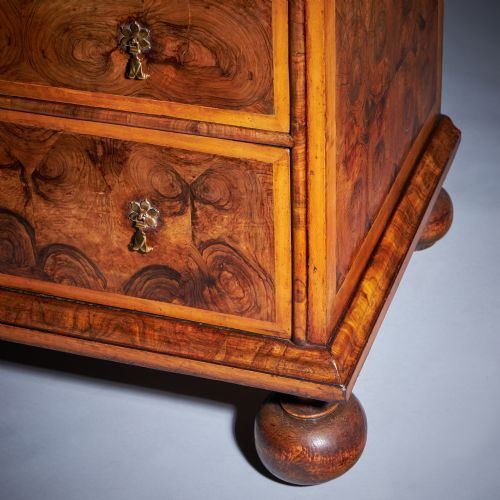 THE WILLIAM AND MARY LATE 17TH CENTURY OLIVE OYSTER CHEST CIRCA 1690 - ADDITIONAL PHOTO 9