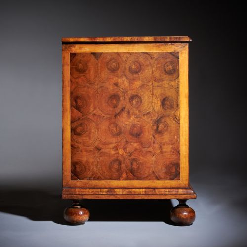 THE WILLIAM AND MARY LATE 17TH CENTURY OLIVE OYSTER CHEST CIRCA 1690 - ADDITIONAL PHOTO 11