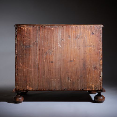 THE WILLIAM AND MARY LATE 17TH CENTURY OLIVE OYSTER CHEST CIRCA 1690 - ADDITIONAL PHOTO 12