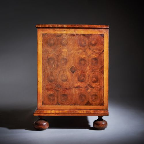 THE WILLIAM AND MARY LATE 17TH CENTURY OLIVE OYSTER CHEST CIRCA 1690 - ADDITIONAL PHOTO 13