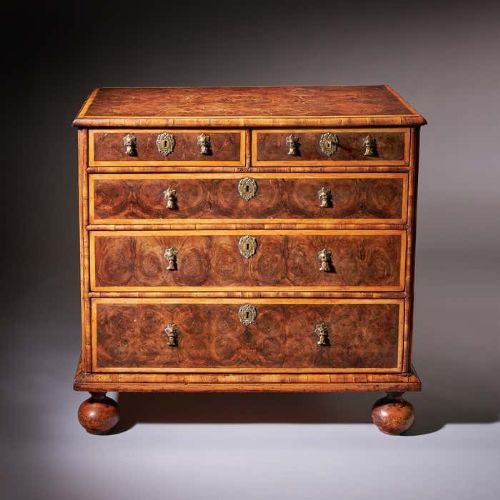 17TH CENTURY WILLIAM AND MARY OLIVE OYSTER CHEST OF DRAWERS CIRCA 1690 ENGLAND